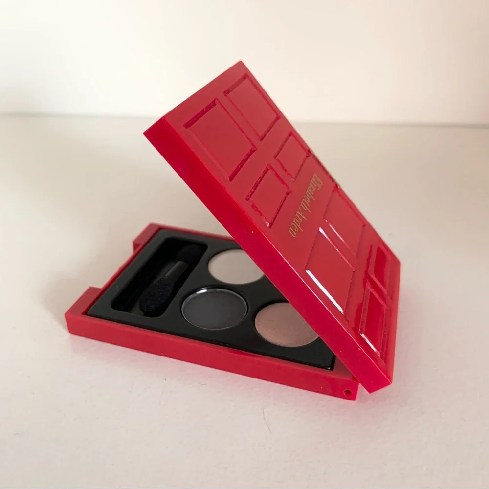 NWOT Elizabeth Arden red door eyeshadow palette special edition
